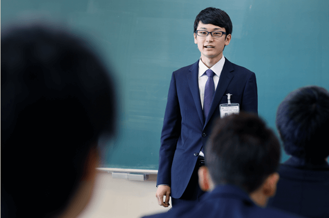 卒業生は、大学や短大の卒業生と同等の扱いとなります